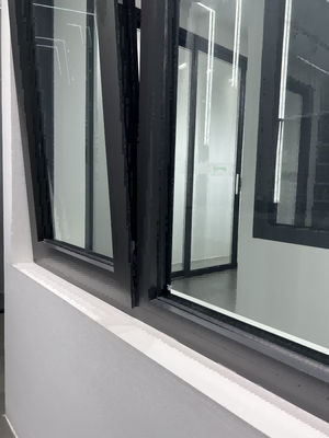Offenes, gebogenes Aluminiumfenster Weiß/Schwarz bis 12 mm Glasfaserbildschirm